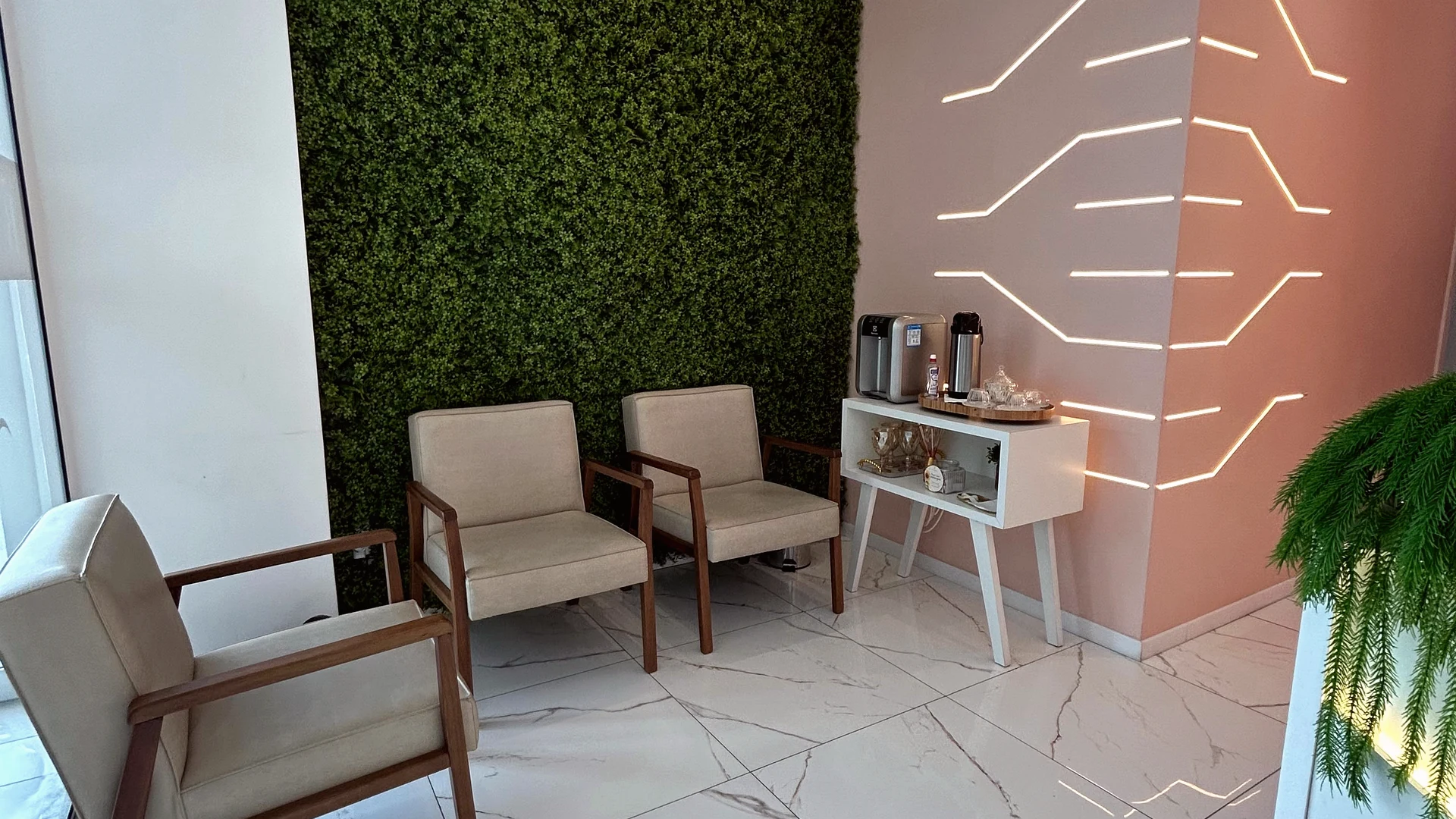 Vista panorâmica da área de espera real da Bestlaser.